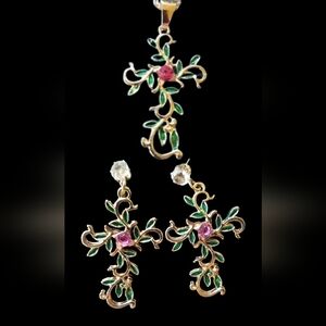 ⛪♱🕊️SET CROSS GOLD: Filigree Floral CROSS Necklace & Earrings - NWOT🕊️ ♱⛪